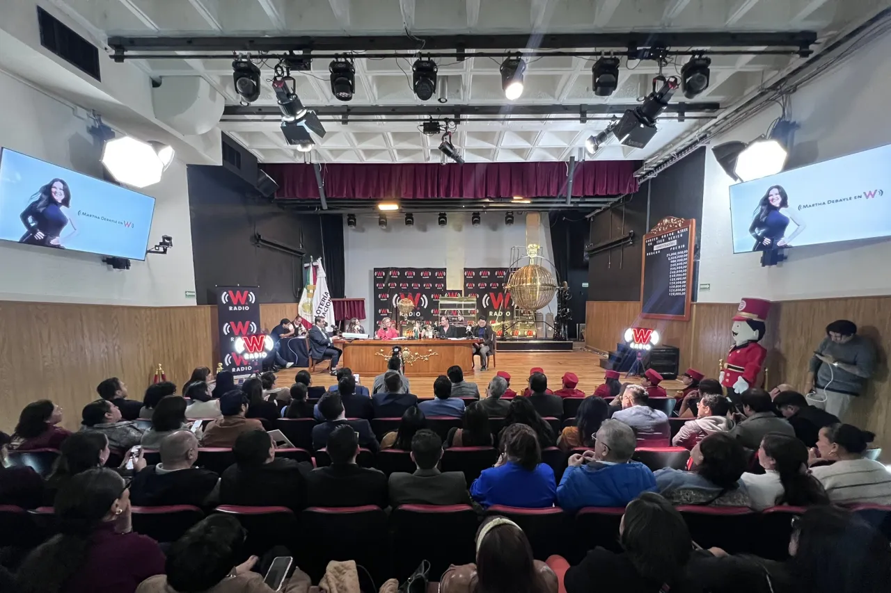 La lotería navideña más esperada: Sorteo Gordo de Navidad 2025 entrega un premio mayor jamás visto, récord histórico de 201 millones de pesos en juego.