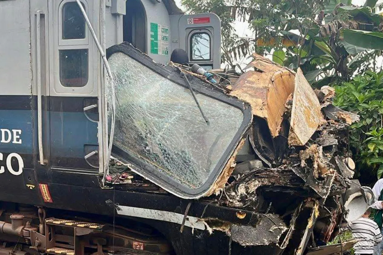 Tren Interoceánico choca contra tráiler en Chiapas