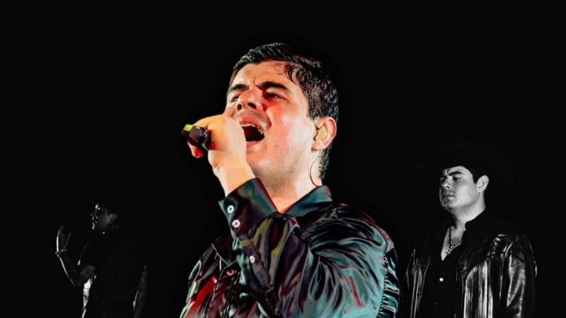 "La última nota de una leyenda sonorense: Alfredo Olivas anuncia abrupta interrupción en su legado musical luego de un emotivo concierto en León"