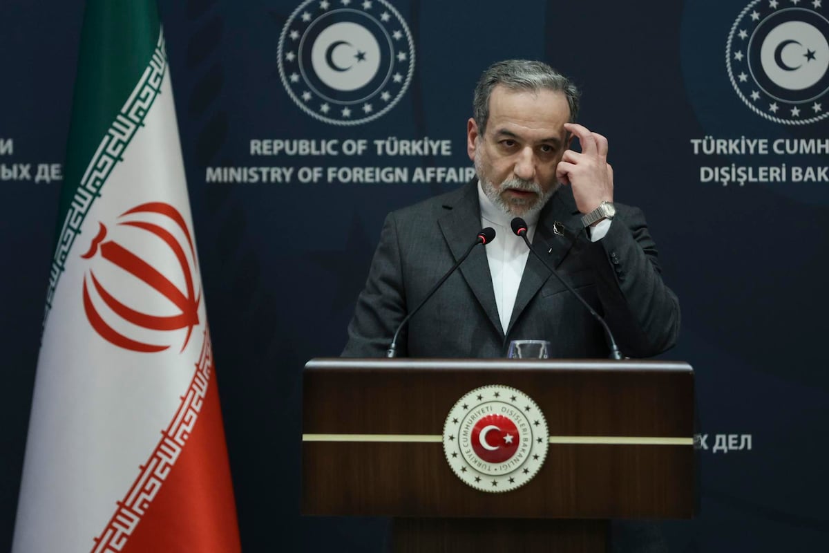 Irán abre la puerta al diálogo nuclear con EU, pero descarta negociar su defensa