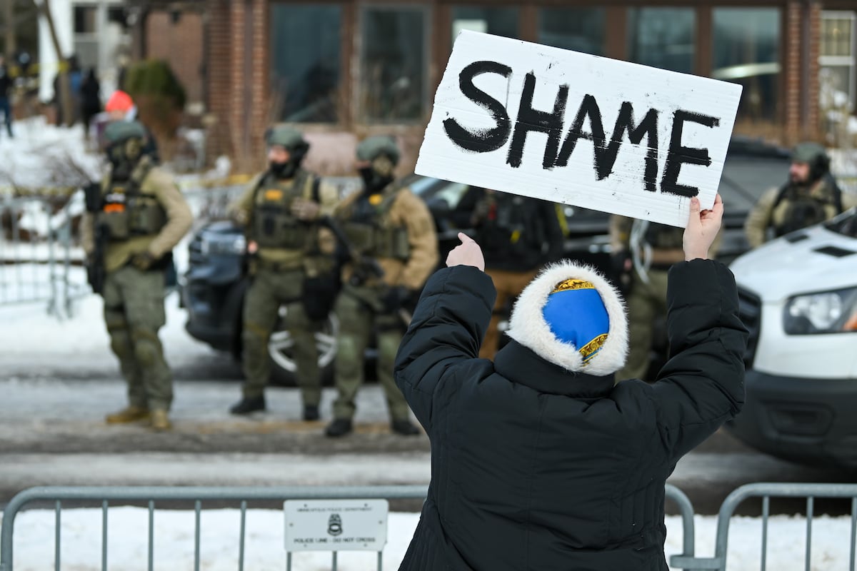 "La verdad detrás de los hechos: nueva información contradice la versión oficial sobre la mortalidad de una mujer en Minneapolis"