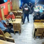 Video: Matan a cliente durante asalto a taquería