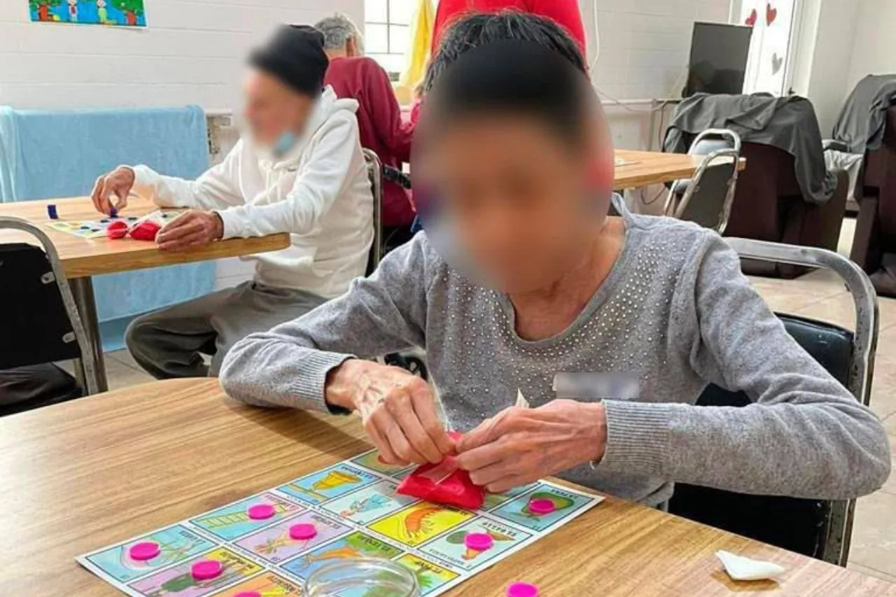 "La Justicia se Encuentra con la Humanidad: Sentencia Condena Abandono y Obliga a una Mujer a Pagar el Precio de su Indiferencia en el Caso de una Anciana Desamparada"