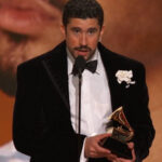 El Regreso de la Musica Hispana: El Éxito de Bad Bunny Conquista el Grammy con su Primer Álbum en Español, Revolucionando la Industria Discográfica