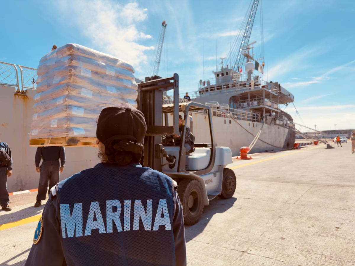 "La Armada de México envía una refrescada alivio a Cuba con cargamentos humanitarios en su última misión".