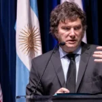Presidente argentino Milei viaja a EU en un clima de alta conflictividad social por la reforma laboral